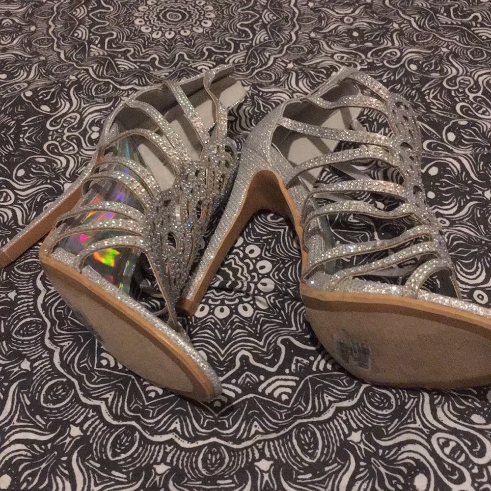 Sandals - Picture 6 of 8